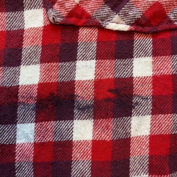 Roebuck & Co Red/White Plaid Flannel Button Down Shirt, Size Large - Picture 8 of 12